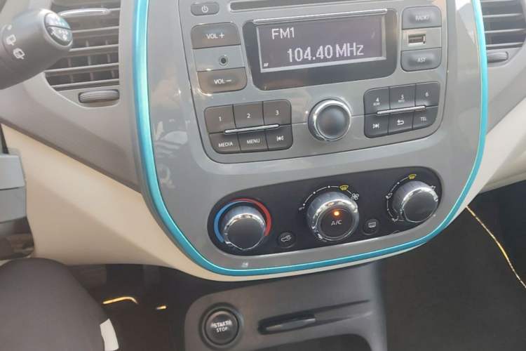 Used Renault Captur 2015 1.2T Automatic Standard Edition Audio And AC Panel