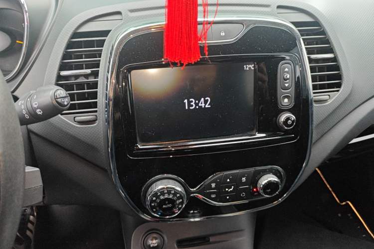 Used Renault Captur 2015 1.2T Automatic Luxury First Edition Audio And AC Panel