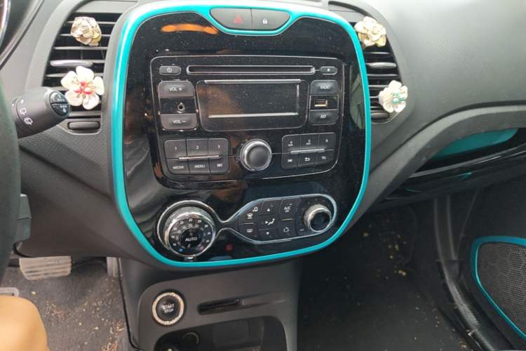 Used Renault Captur 2015 1.2T Automatic Comfort Edition Audio And AC Panel