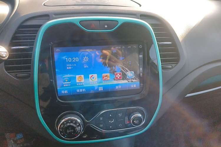 Used Renault Captur 2015 1.2T Automatic Comfort Edition Audio And AC Panel
