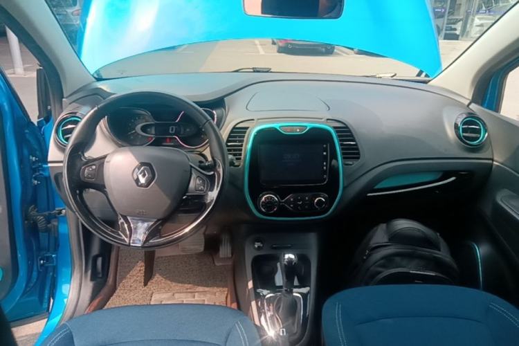 Used Renault Captur 2015 1.2T Automatic Comfort First Edition Center Console