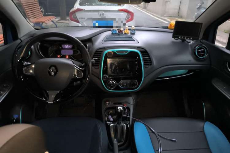 Used Renault Captur 2015 1.2T Automatic Comfort First Edition Center Console