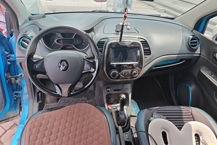 Used Renault Captur 2015 1.2T Automatic Comfort First Edition Center Console