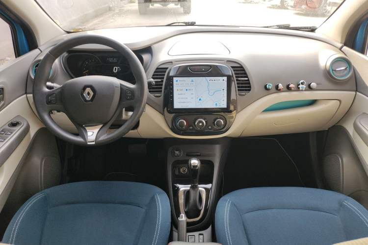 Used Renault Captur 2015 1.2T Automatic Standard Edition Center Console