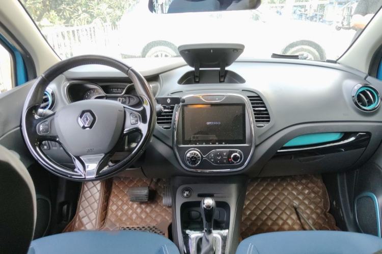 Used Renault Captur 2015 1.2T Automatic Comfort Edition Center Console