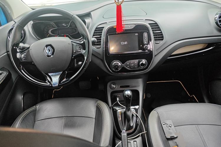 Used Renault Captur 2015 1.2T Automatic Luxury First Edition Center Console