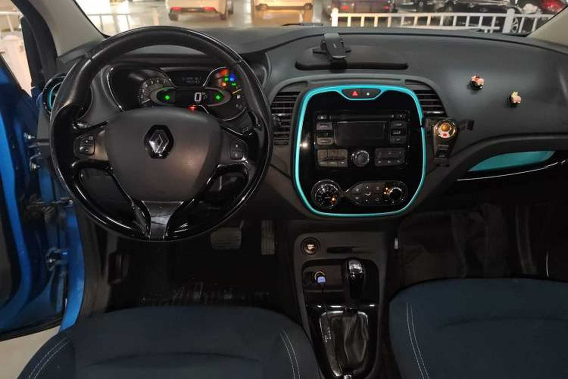 Used Renault Captur 2015 1.2T Automatic Comfort Edition Center Console