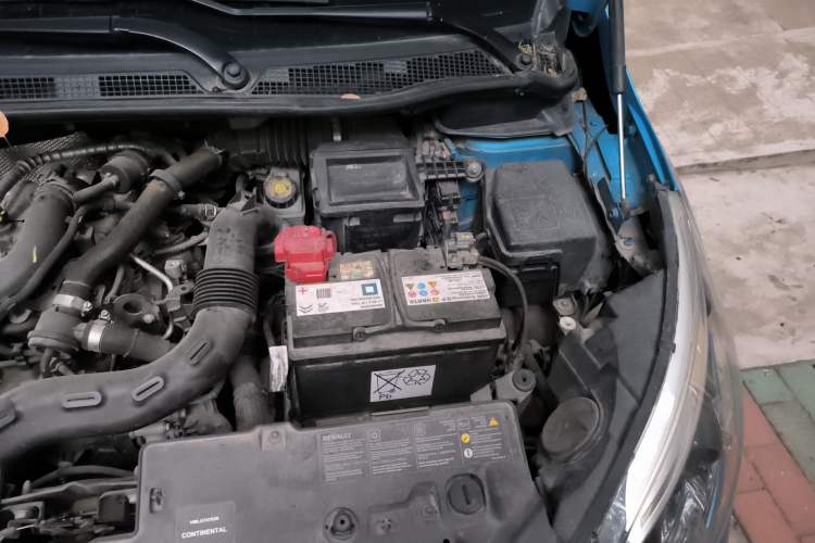 Used Renault Captur 2015 1.2T Automatic Comfort First Edition Engine Bay Left