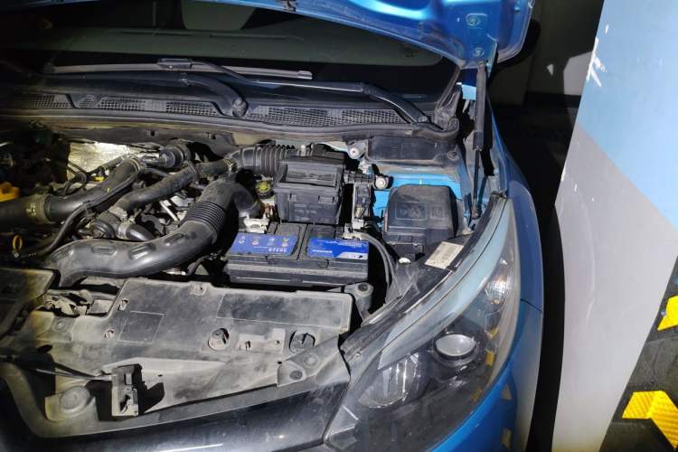 Used Renault Captur 2015 1.2T Automatic Standard Edition Engine Bay Left