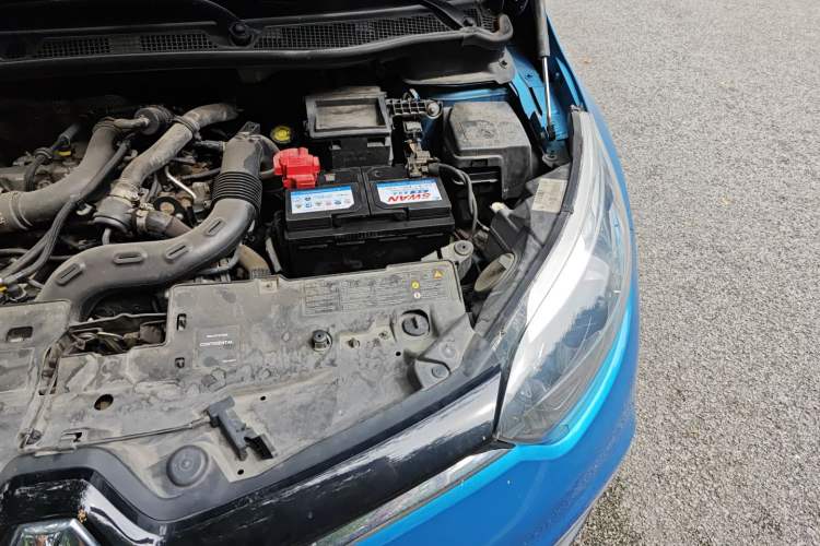 Used Renault Captur 2015 1.2T Automatic Comfort First Edition Engine Bay Left