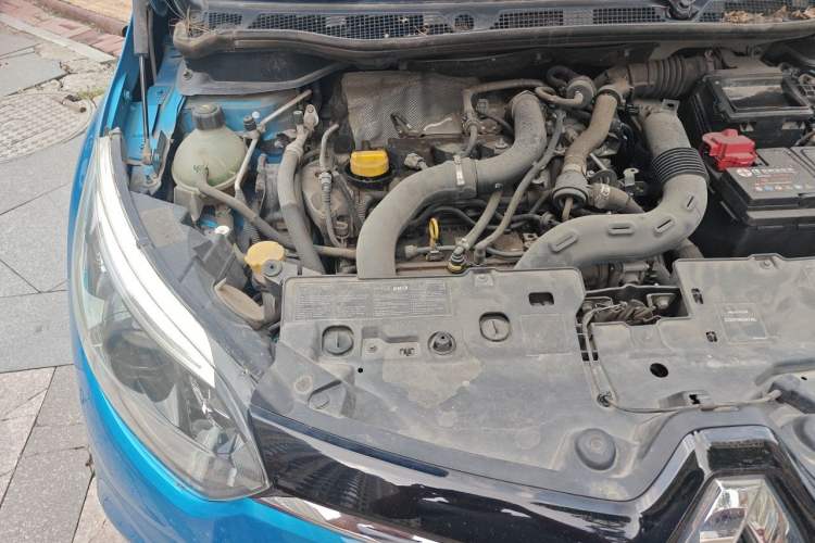 Used Renault Captur 2015 1.2T Automatic Comfort First Edition Engine Bay Right