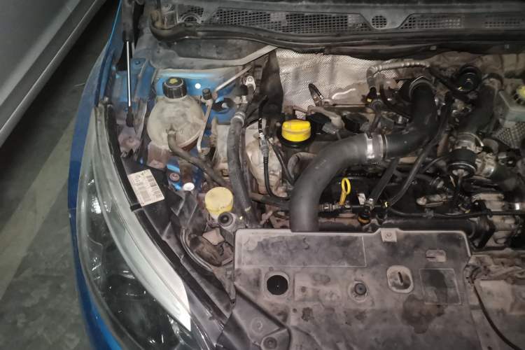 Used Renault Captur 2015 1.2T Automatic Comfort Edition Engine Bay Right
