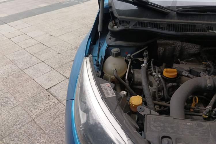 Used Renault Captur 2015 1.2T Automatic Comfort Edition Engine Bay Right
