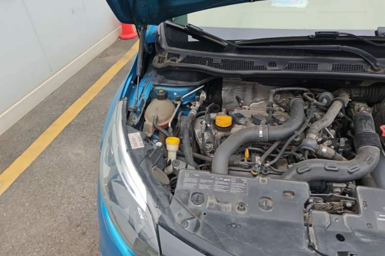Used Renault Captur 2015 1.2T Automatic Comfort Edition Engine Bay Right