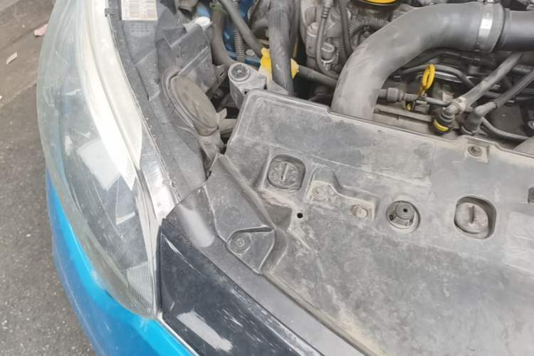 Used Renault Captur 2015 1.2T Automatic Comfort First Edition Engine Bay Right