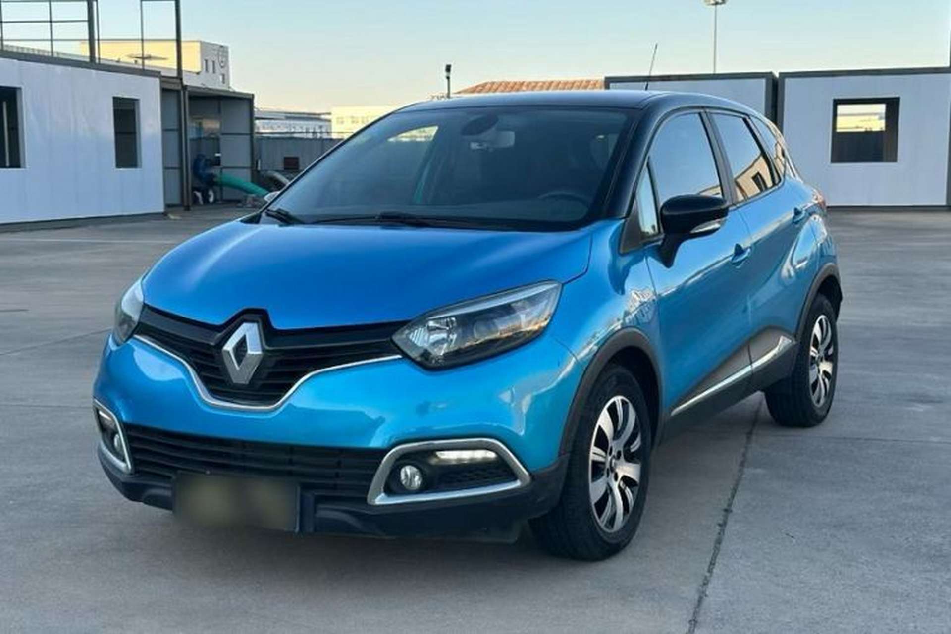 Used Renault Captur 2015 1.2T Automatic Comfort Edition Front Left 45 Deg