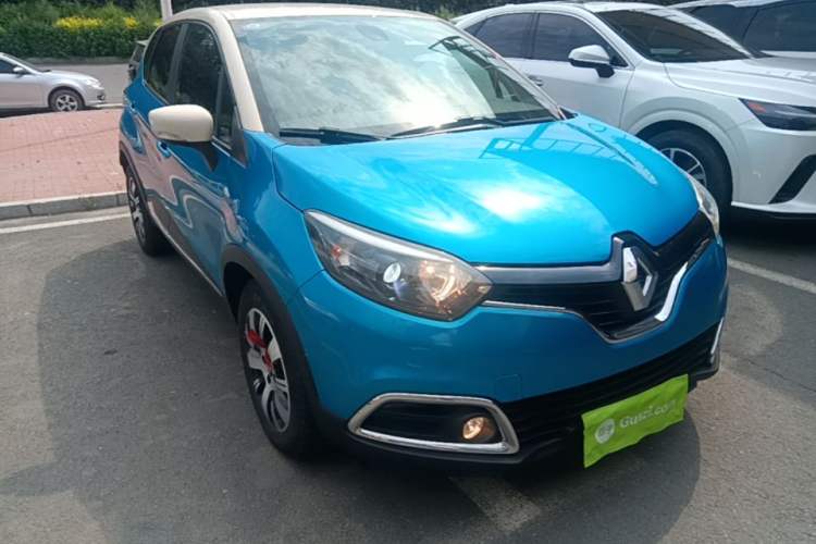 Used Renault Captur 2015 1.2T Automatic Comfort First Edition Front Right 45 Deg