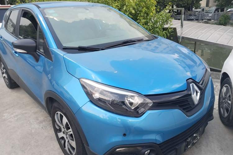 Used Renault Captur 2015 1.2T Automatic Standard Edition Front Right 45 Deg