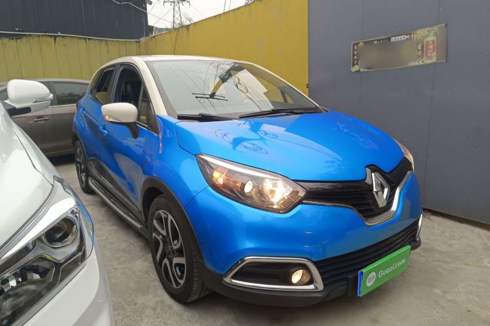 Used Renault Captur 2015 1.2T Automatic Comfort First Edition Front Right 45 Deg