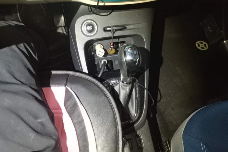 Used Renault Captur 2015 1.2T Automatic Standard Edition Gear Lever