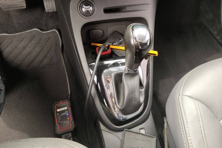 Used Renault Captur 2015 1.2T Automatic Comfort Edition Gear Lever
