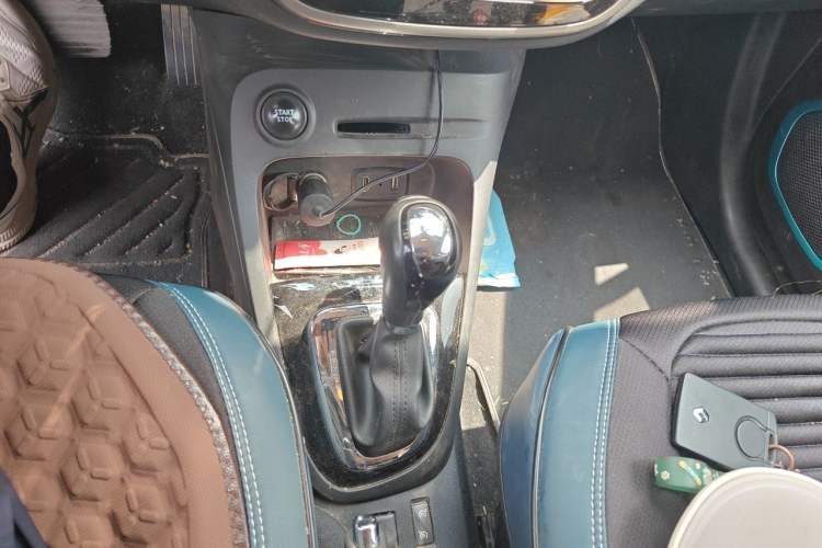 Used Renault Captur 2015 1.2T Automatic Comfort First Edition Gear Lever