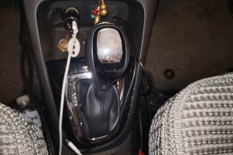 Used Renault Captur 2015 1.2T Automatic Comfort Edition Gear Lever