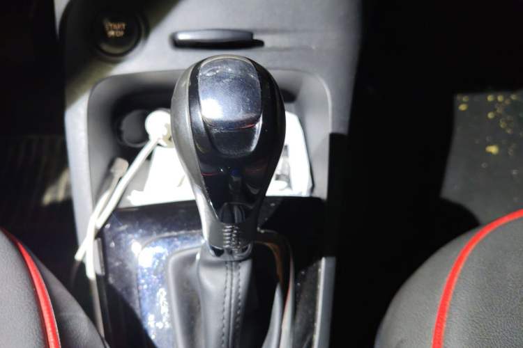 Used Renault Captur 2015 1.2T Automatic Standard Edition Gear Lever