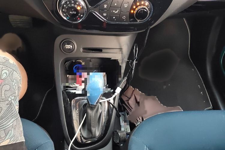 Used Renault Captur 2015 1.2T Automatic Comfort Edition Gear Lever