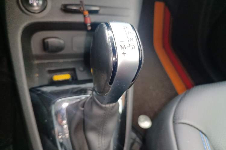 Used Renault Captur 2015 1.2T Automatic Standard Edition Gear Lever