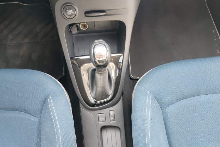 Used Renault Captur 2015 1.2T Automatic Standard Edition Gear Lever