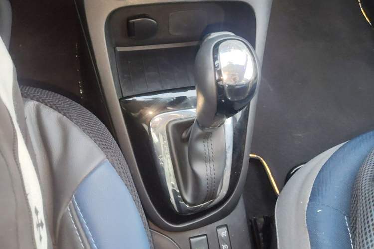 Used Renault Captur 2015 1.2T Automatic Standard Edition Gear Lever