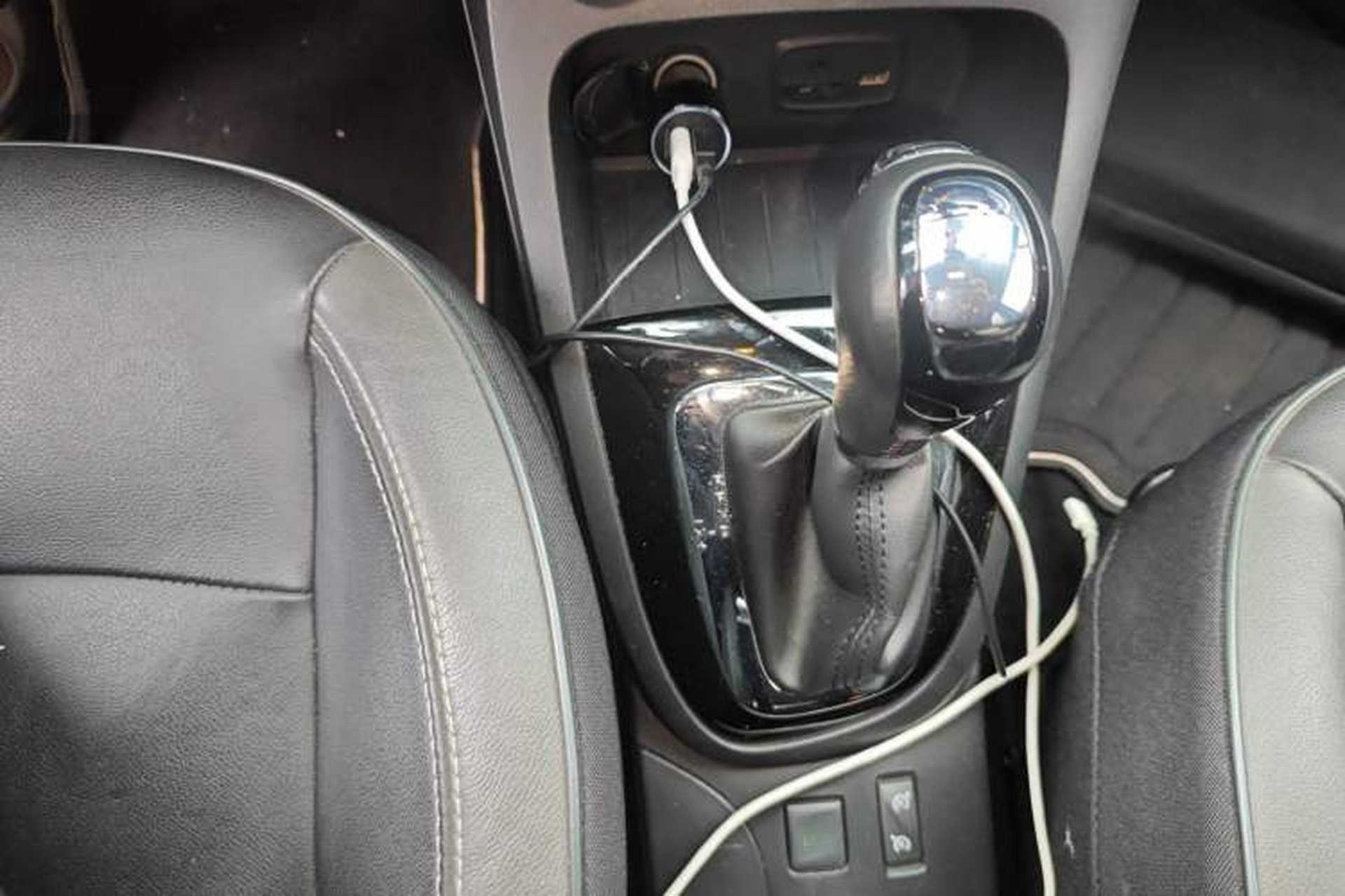 Used Renault Captur 2015 1.2T Automatic Luxury First Edition Gear Lever