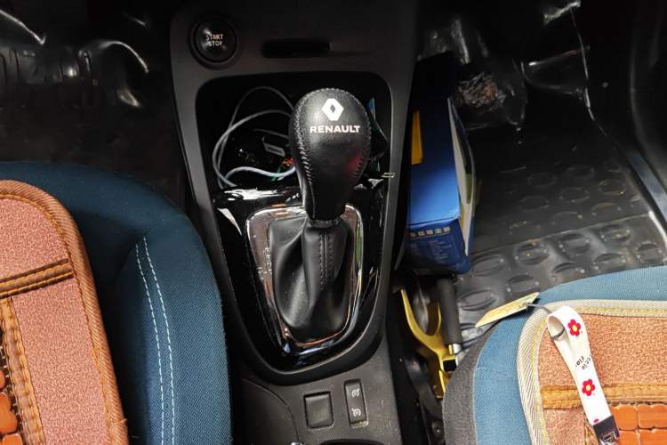 Used Renault Captur 2015 1.2T Automatic Comfort First Edition Gear Lever