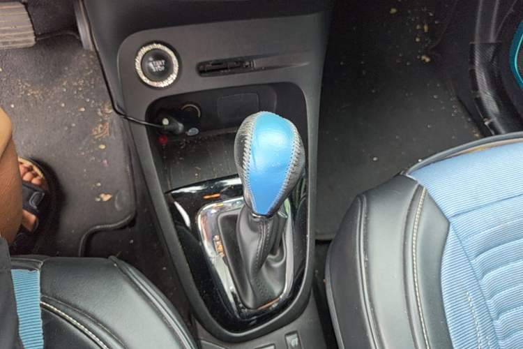 Used Renault Captur 2015 1.2T Automatic Comfort Edition Gear Lever