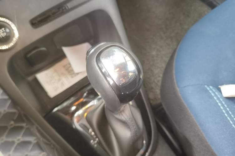 Used Renault Captur 2015 1.2T Automatic Comfort First Edition Gear Lever