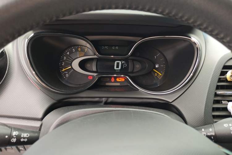 Used Renault Captur 2015 1.2T Automatic Comfort Edition Instrument Cluster