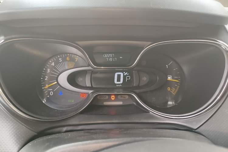 Used Renault Captur 2015 1.2T Automatic Comfort First Edition Instrument Cluster