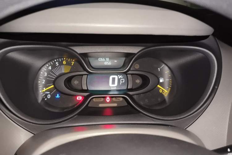Used Renault Captur 2015 1.2T Automatic Standard Edition Instrument Cluster