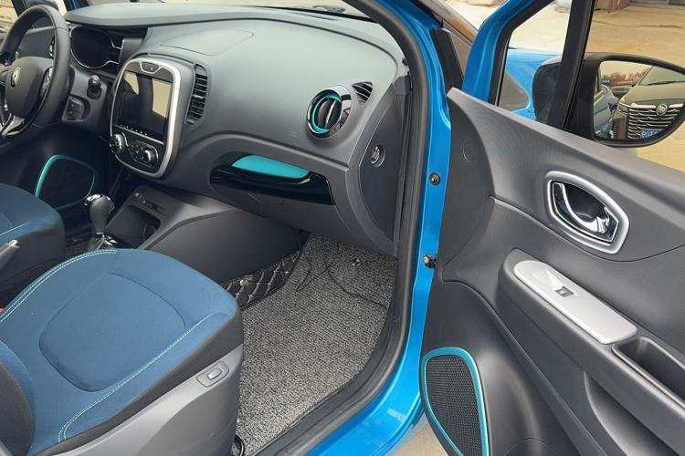 Used Renault Captur 2015 1.2T Automatic Comfort First Edition Interior 1