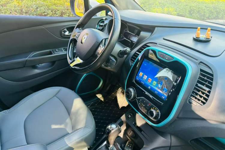 Used Renault Captur 2015 1.2T Automatic Comfort Edition Interior 2