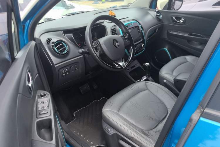 Used Renault Captur 2015 1.2T Automatic Comfort Edition Interior 2