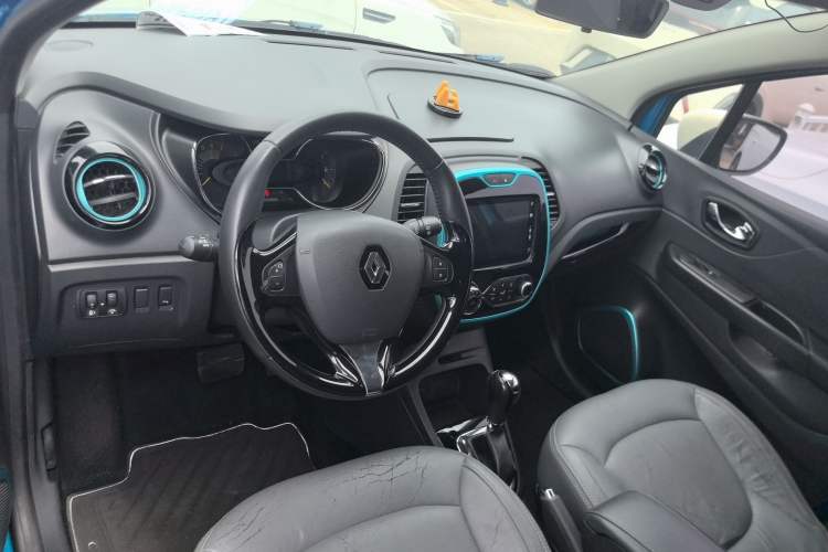 Used Renault Captur 2015 1.2T Automatic Comfort Edition Interior 3