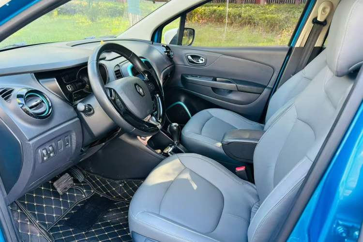 Used Renault Captur 2015 1.2T Automatic Comfort Edition Interior 4