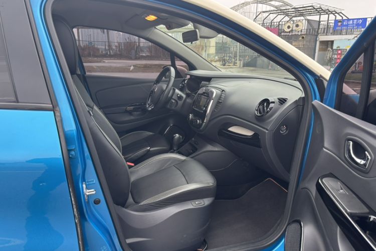 Used Renault Captur 2015 1.2T Automatic Luxury First Edition Interior 8