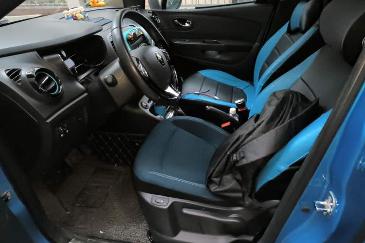 Used Renault Captur 2015 1.2T Automatic Comfort First Edition Left Front Seat
