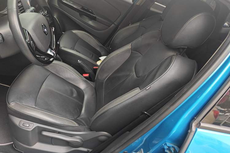 Used Renault Captur 2015 1.2T Automatic Luxury First Edition Left Front Seat