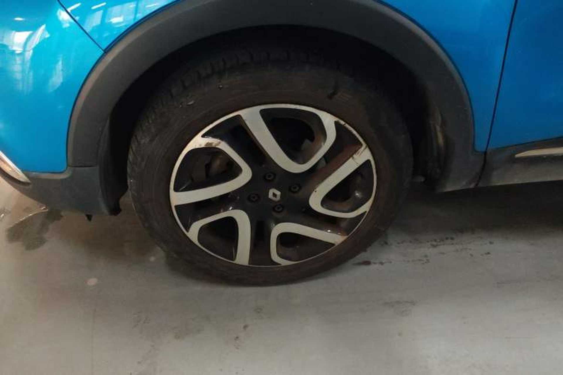 Used Renault Captur 2015 1.2T Automatic Comfort Edition Left Front Wheel Hub