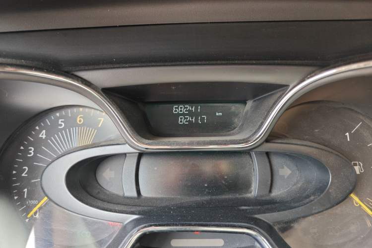 Used Renault Captur 2015 1.2T Automatic Comfort First Edition Odometer Close Up