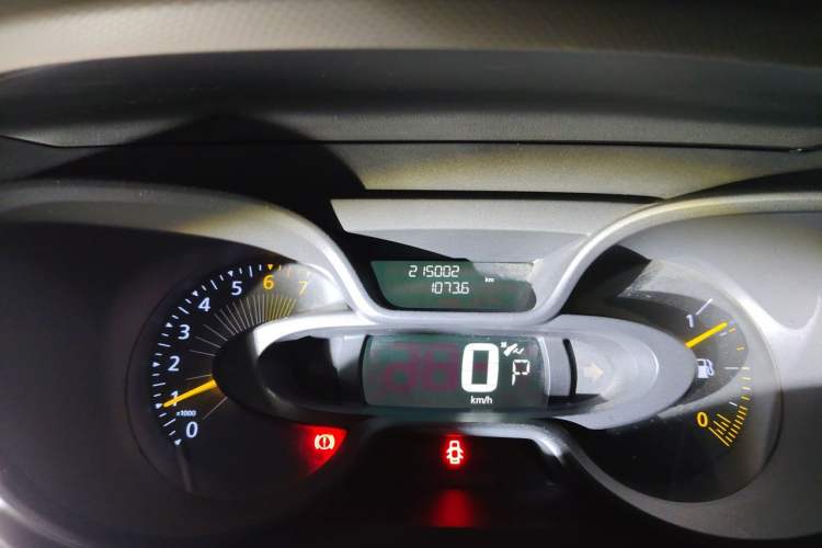 Used Renault Captur 2015 1.2T Automatic Standard Edition Odometer Close Up
